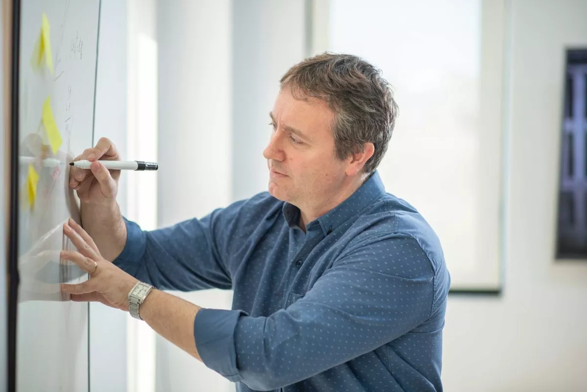 Cultivamos un entorno donde cada empleado se siente valorado, capacitado y motivado para contribuir con su máximo potencial.