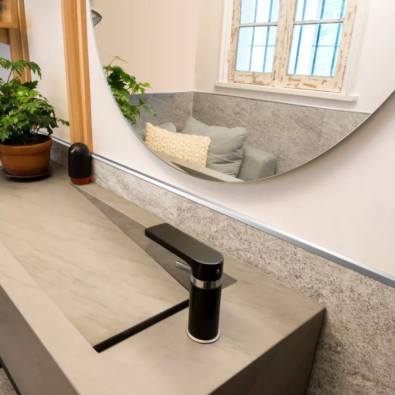 Guardacanto quadra colocado en baño